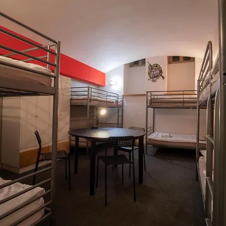 Apartment Party Underground With Pooltable *