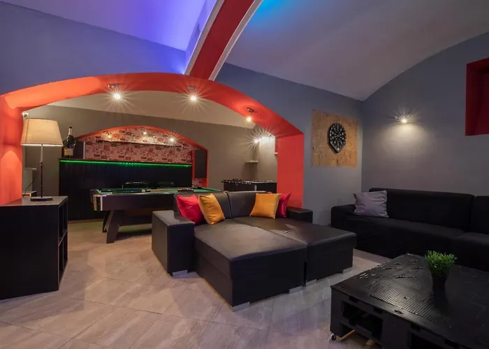 Party Underground With Pooltable *
